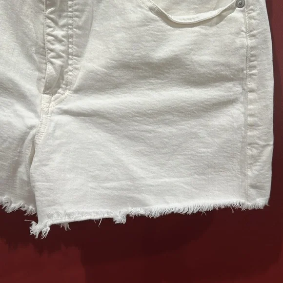 Madewell High-Rise Raw Hem Tile White Denim Shorts
Size 32 - Picture 3 of 8